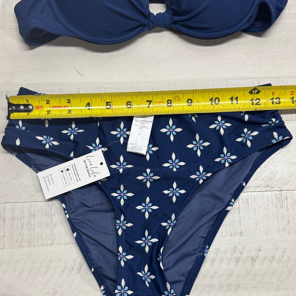 Cupshe Navy Sweetheart Bikini Top & Standard Geo Bottoms Set - Picture 4 of 8